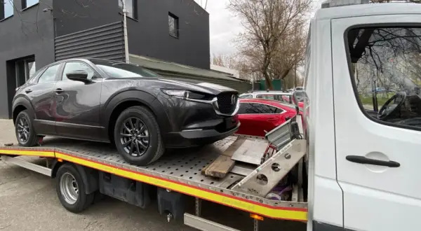 Jak bezpiecznie i legalnie przewieźć auto bez tablic rejestracyjnych? Praktyczne porady
