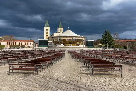 W jakim kraju znajduje się Medjugorie? Odkryj jego wyjątkowe miejsce w Bośni